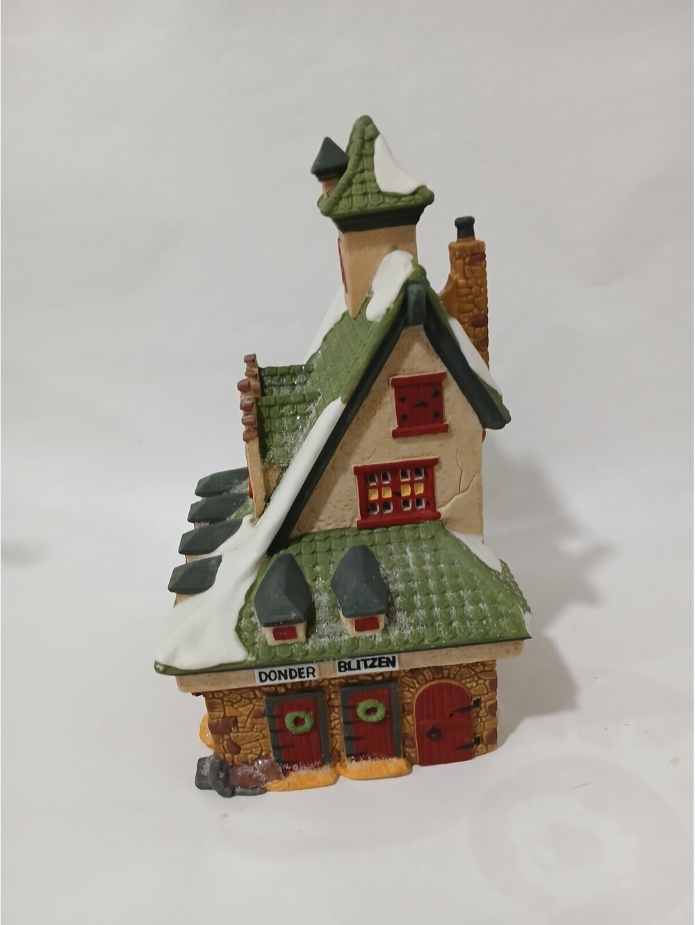 Dept 56 North Pole Series Reindeer Barn #5601 Retired Christmas village